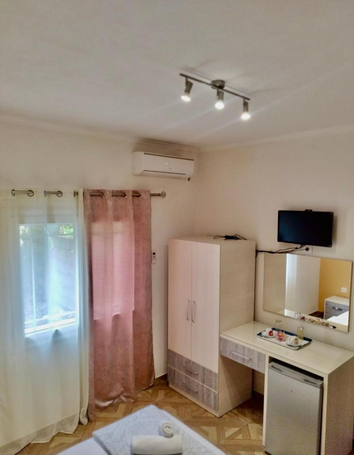 Dagos Rooms Dhërmi Екстериор снимка